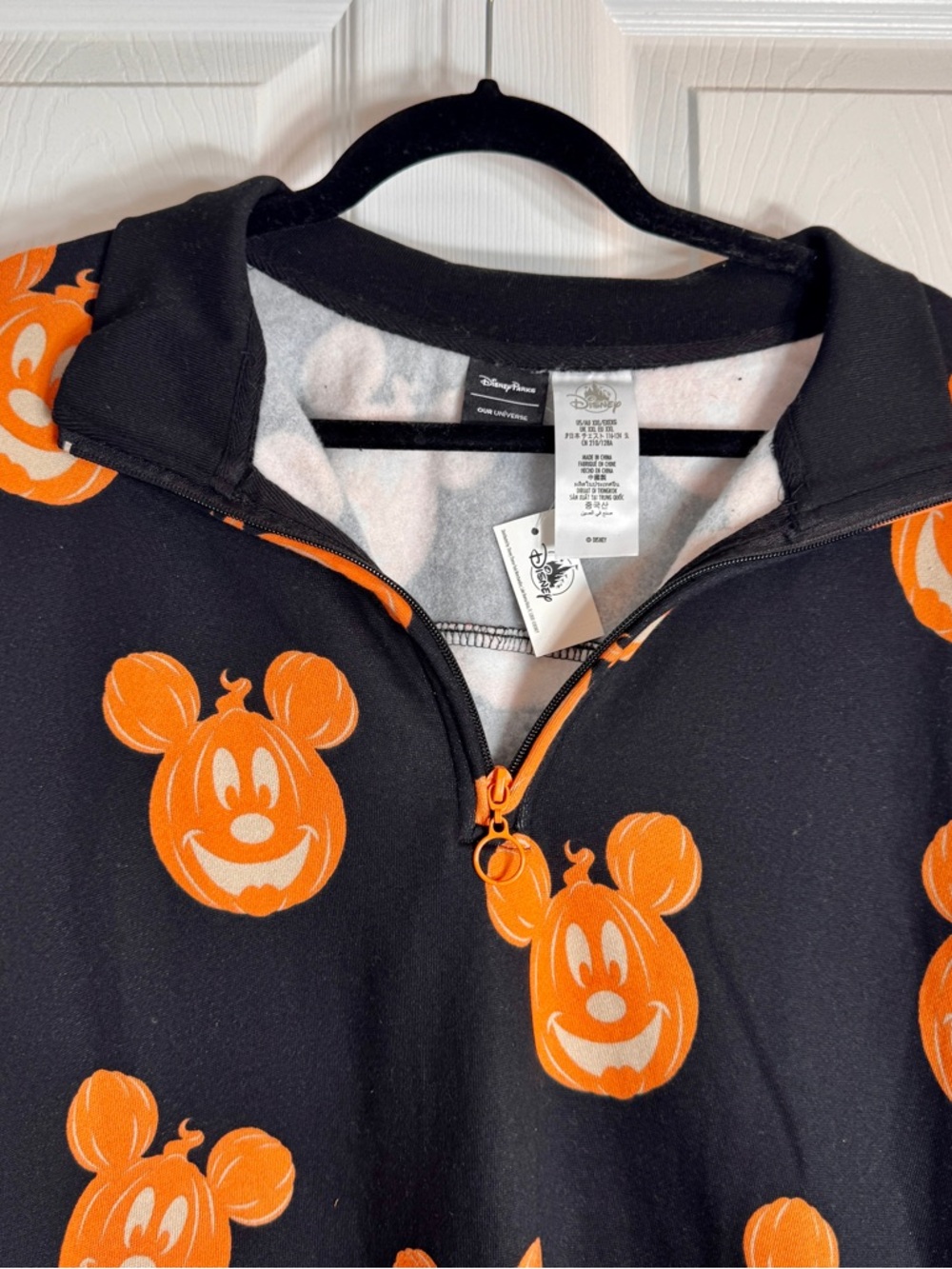 NWT Disney Her Universe Mickey Mouse Pumpkin Jack-O-Lantern 1/4 Zip Pullover XXL - Picture 3 of 13